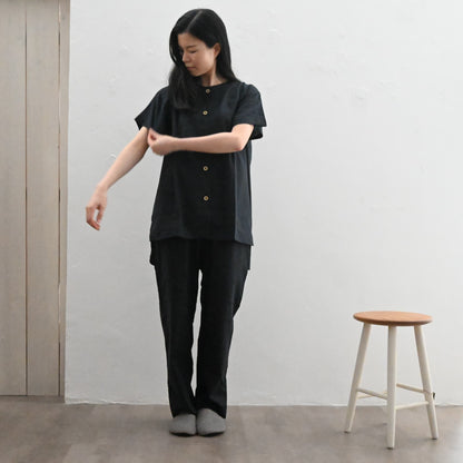 一重ガーゼのパジャマの着用イメージ。半袖や七分袖などカスタム可能。